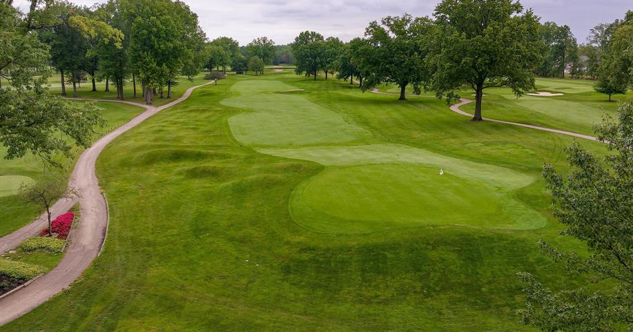 Hole #11 
This challenging Par 4 is played from an elevated tee to a fairway bordered by sand on the left and trees on the right. The green slopes from front left to back right and is guarded by trees.