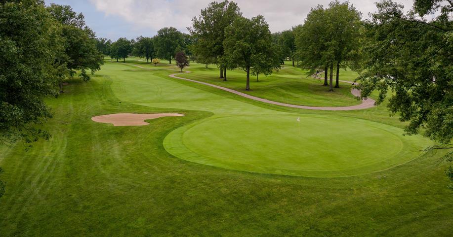 Hole #16 
This straight forward Par 4 is self descriptive - what you see is what you get! Place your tee shot between the fairway bunkers on both sides and your uphill approach will be played to a wide, elevated green.